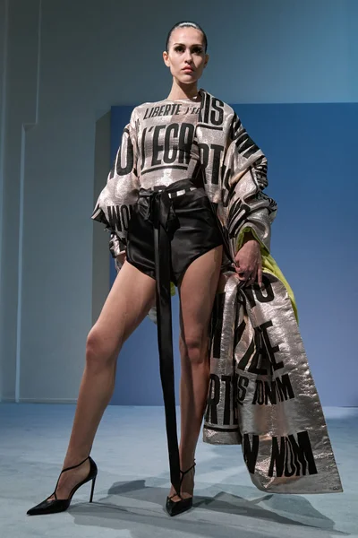Look 17
